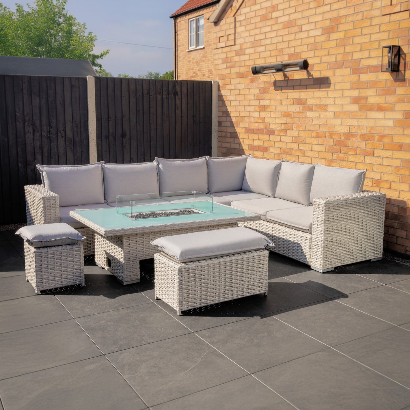 Rattan vs Aluminium: Best Spring Garden Furniture for UK Weather