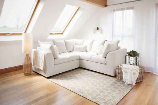 How to Choose the Perfect Throws and Blanket for Your Sofa