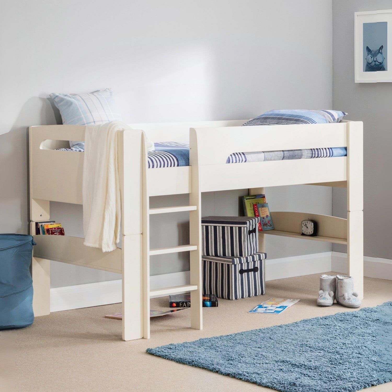 Puna Midsleeper Stone Bed Stone White