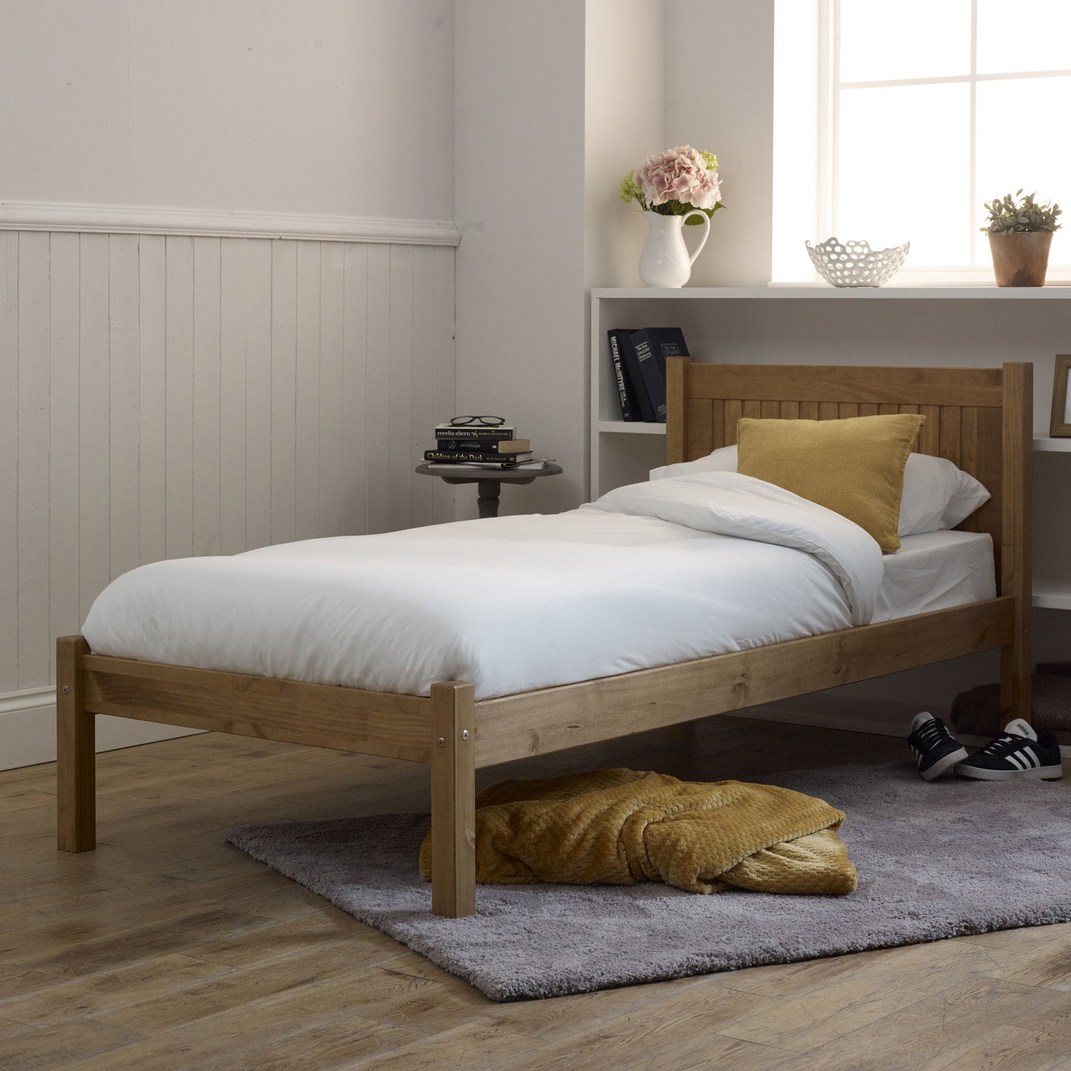 Capricorn Bed Frame King Pine