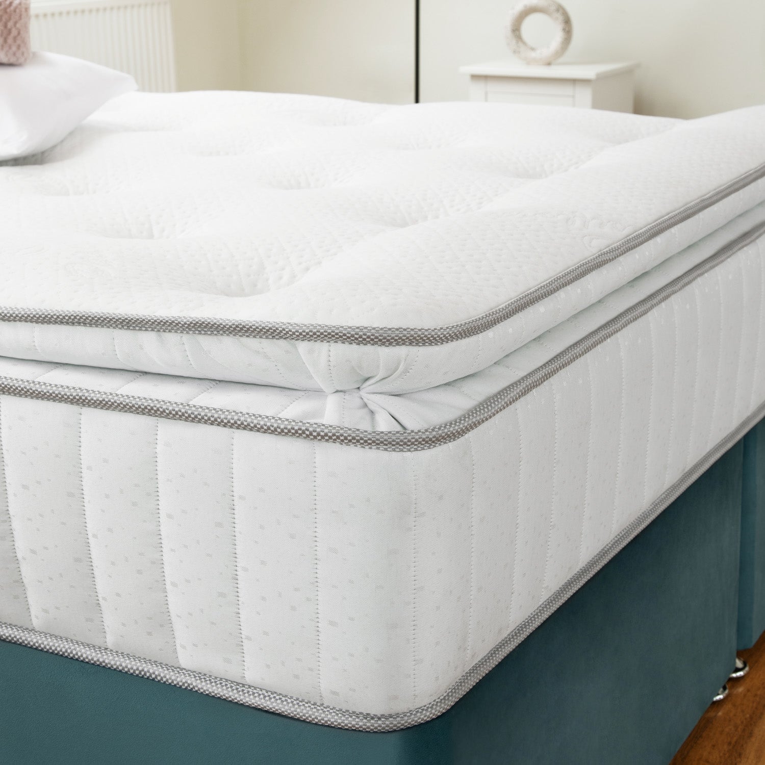 Ember Medium Mattress King